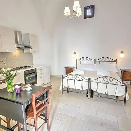 Sleeps 2 Pool Air Con Wifi * Racale