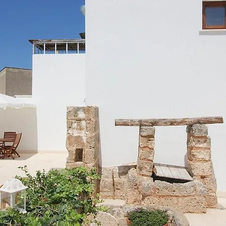 Sleeps 2 Pool Air Con Wifi Racale