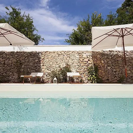 Sleeps 2 Pool Air Con Wifi Villa
