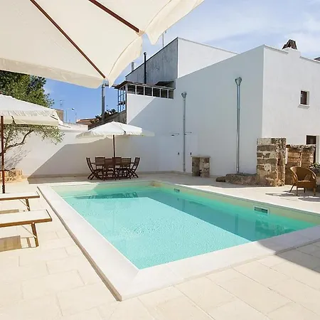 Sleeps 2 Pool Air Con Wifi *